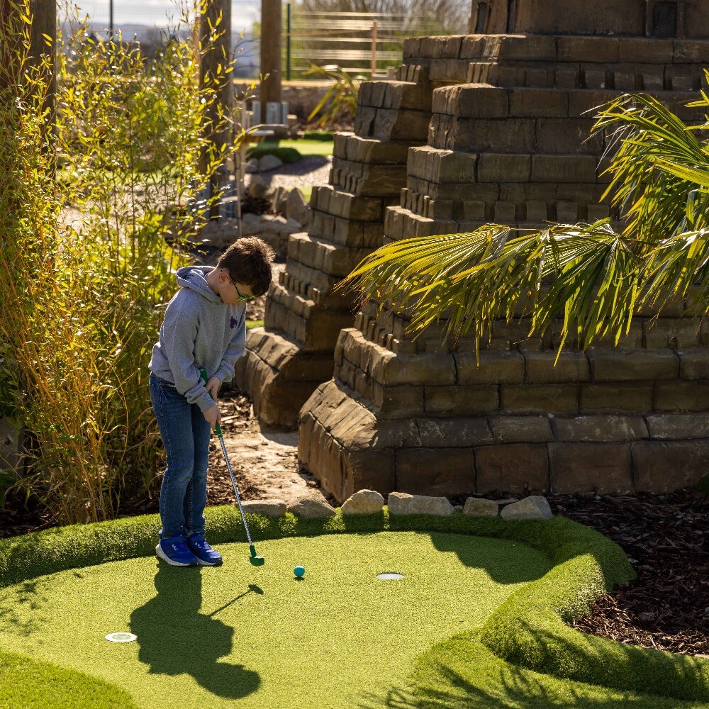 Looking for fun this February? Enjoy Adventure Golf at The Lost Valley and Just Climb sessions at Aztec Adventure Evesham. Open weekends and throughout Worcestershire's half-term (15th-23rd February 2025)!